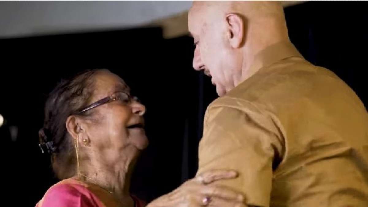 Dulari Kher Gets Emotional As Son Anupam Kher Promises Her A House In Kashmir