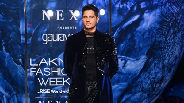 FDCI x Lakme Fashion Week 2022: Sidharth Malhotra Looks Dapper In Black As He Turns Muse For Gaurav Gupta